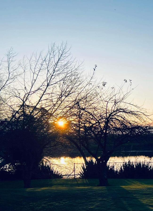 Riverside In Clive Εξωτερικό φωτογραφία